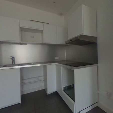 APPARTEMENT T3 A LOUER - LYON 7EME ARRONDISSEMENT - 55.36 m2 - 920 € charges comprises par mois - Photo 3