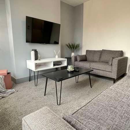 Salisbury Grove, Armley, Leeds, LS12 - Photo 1