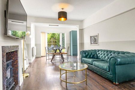 3 bedroom semi-detached house to rent - Photo 3