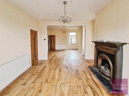 3 bedroom end of terrace house to rent - Photo 3