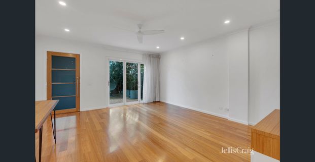 Two Bedroom Townhouse in Williamstown - Photo 1