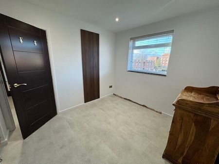 Touchwood Hall Close - Photo 5