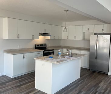 For Lease - 3001 Turner Crescent, London South, Ontario - Photo 5