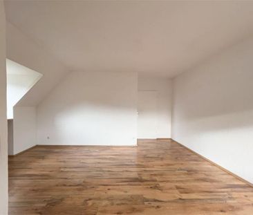 Charmante Dachgeschosswohnung Möbliert / Bilder folgen.... - Foto 1