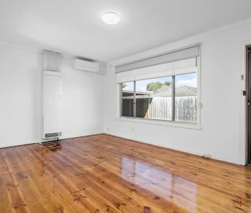 SPACIOUS | TWO BEDROOM | QUIET BLOCK - Photo 4