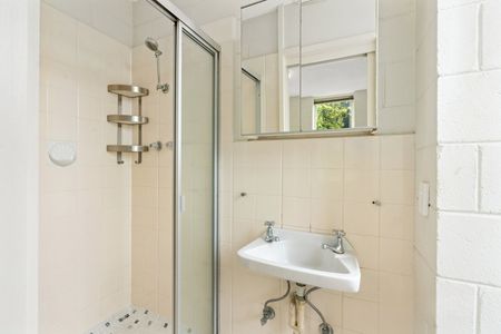 DELIGHTFUL APARTMENT IN FABULOUS LOCATION - Photo 3