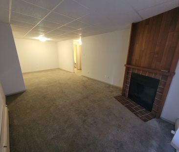 2 Beds & 1 Bath Apartment Style Property In Lakeview Area - Photo 6