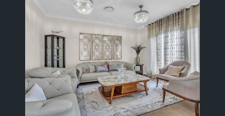 OUTSTANDING FAMILY HOME IN QUIET STREET - Photo 3