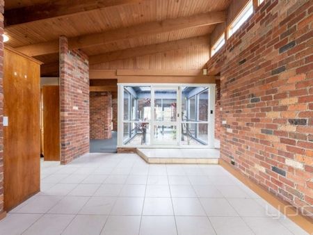 Family home, Ideal location! - Photo 2