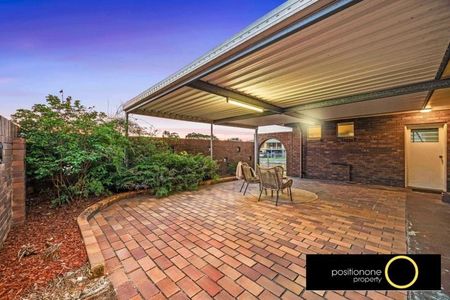 Move in before Christmas! Ideal location! - Photo 3