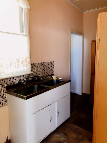 4 Bed, 2 Bath - Photo 5