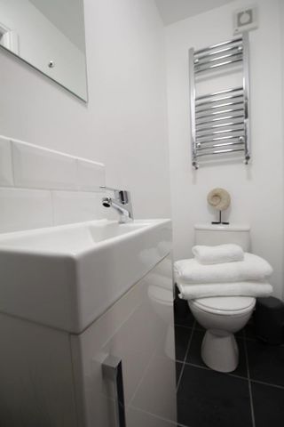 1 bedroom in a house share to rent - Photo 3