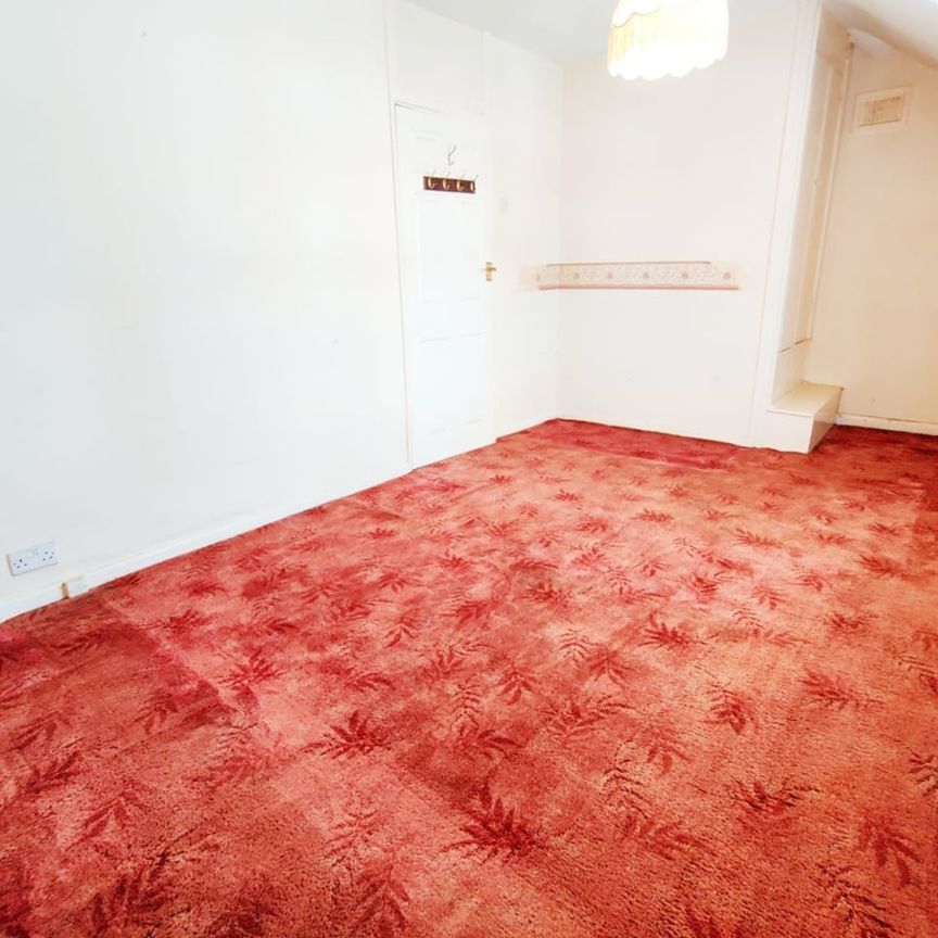 Room in a Shared House, Welhouse Road, SM5 - Photo 2