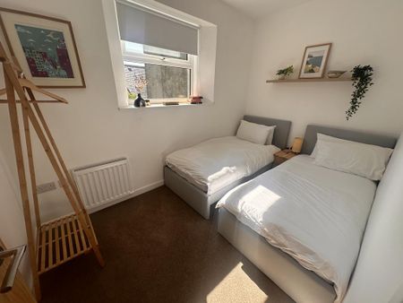 2 bedroom flat to rent - Photo 2