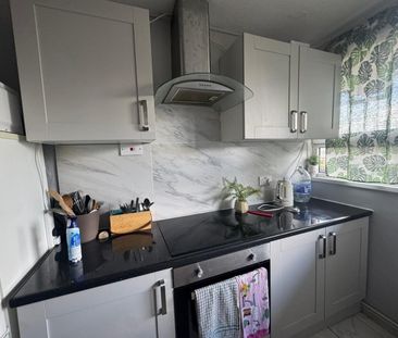 Room in a Shared House, Hampson Way, SW8 - Photo 5
