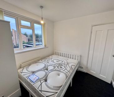 1 bedroom in a house share to rent - Photo 4