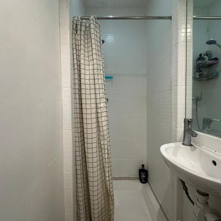 Carlisle Avenue, East Acton, London, W3 7NL - Photo 4