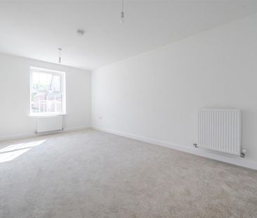 4 bedroom detached house to rent - Photo 2