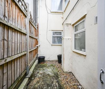 2 bedroom maisonette to rent - Photo 5