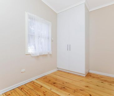 Spacious home with large backyard close to amenities - Photo 5