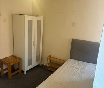 Room in a Shared House, High Street, L15 - Photo 2