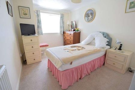 Tanglewood Court, Herbert Road, New Milton, Hampshire, BH25 - Photo 5