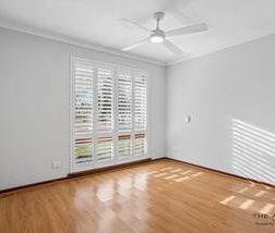 Light & Bright Immaculate Duplex - 6 month lease - Photo 3