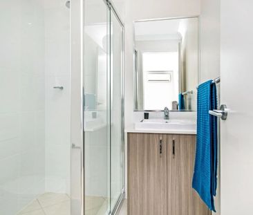 STYLISH LOW MAINTENANCE DUPLEX - Photo 4