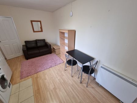 1 Bed Student Accommodation - Photo 3