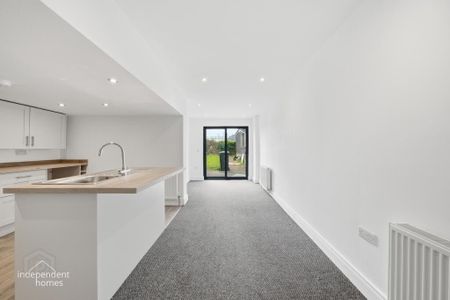 3 Bay Road, Larne, BT40 1DE - Photo 5
