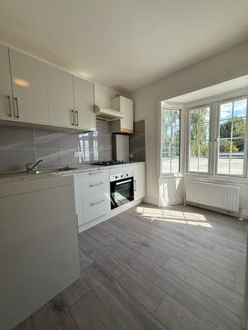 1 Bed Flat, Easthill, SW18 - Photo 2