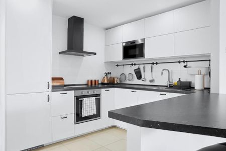 2 bedroom luxury Flat for rent in Nueva Andalucia, Andalusia - Photo 3