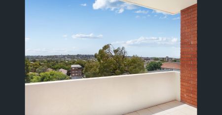 Bright and Modern Apartment Moments to Bondi Beach - Photo 3