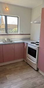 3 Bedrooms in Hamilton East - Photo 3