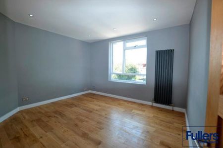 3 bedroom flat to rent - Photo 2