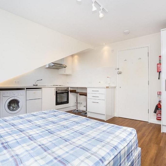 Studio to rent - Photo 1