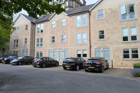 Windsor Court, Clarence Drive, Harrogate, HG1 - Photo 4