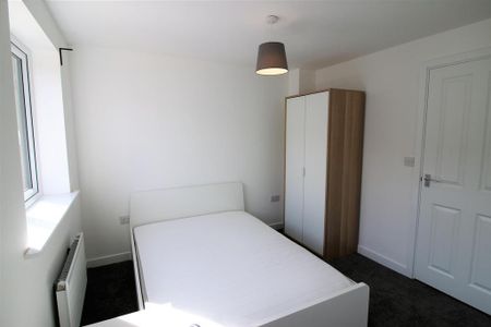 5 bedroom private hall to rent - Photo 3