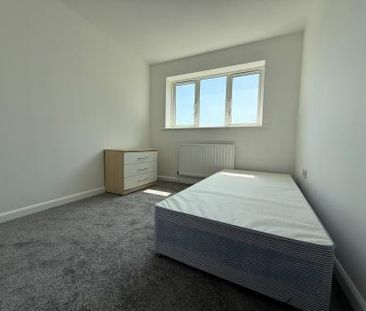 1 bedroom Flat To Let - Photo 2
