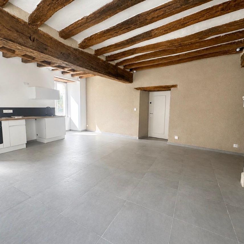 Location Appartement 3 pièces 70m² MOZE SUR LOUET 49610 - Photo 1