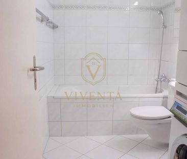 Centrally located, spacious living - Photo 5