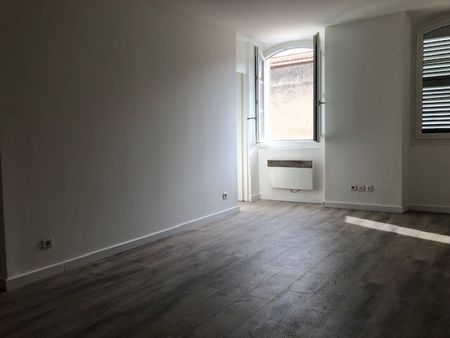 Appartement 2 pièces 40m2 MARSEILLE 1ER 690 euros - Photo 5