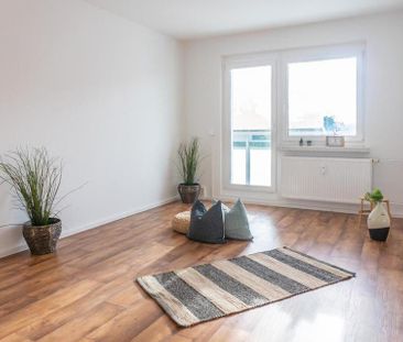 Bezugsfertige 4-Raum-Wohnung mit Balkon - Photo 1