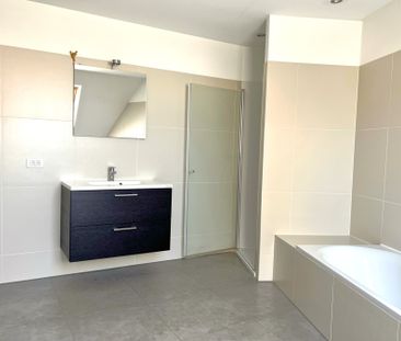 Ruim duplex-appartement met 2 slaapkamers en terras. - Photo 6