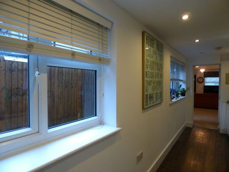 Terraced House to rent on - Photo 3