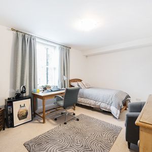 3 bedroom apartment to rent - Photo 2