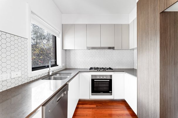 1/2 Myrtle Grove, Preston VIC 3072 - Photo 1