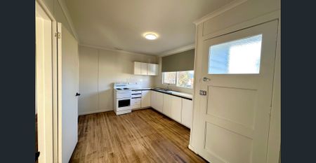 Freshly renovated 2-bedroom home - Photo 3