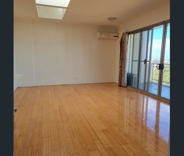 SPACIOUS AND BRIGHT 2 BEDROOM APARTMENT - Photo 1