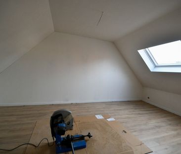 Volledig gerenoveerde dorpswoning met 3 slaapkamers - Photo 2